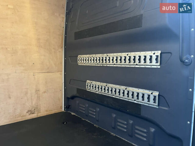 Белый Мерседес Sprinter, объемом двигателя 2.14 л и пробегом 280 тыс. км за 24800 $, фото 9 на Automoto.ua
