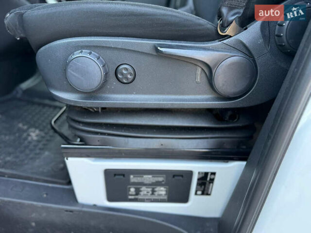 Белый Мерседес Sprinter, объемом двигателя 2.2 л и пробегом 325 тыс. км за 22803 $, фото 9 на Automoto.ua