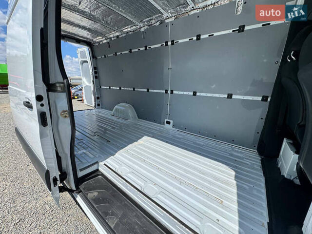 Белый Мерседес Sprinter, объемом двигателя 3 л и пробегом 61 тыс. км за 35600 $, фото 17 на Automoto.ua
