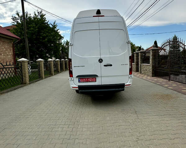 Белый Мерседес Sprinter, объемом двигателя 2.99 л и пробегом 373 тыс. км за 62700 $, фото 5 на Automoto.ua