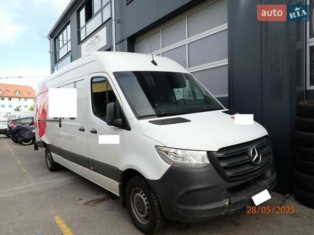 Белый Мерседес Sprinter, объемом двигателя 0 л и пробегом 215 тыс. км за 10713 $, фото 1 на Automoto.ua