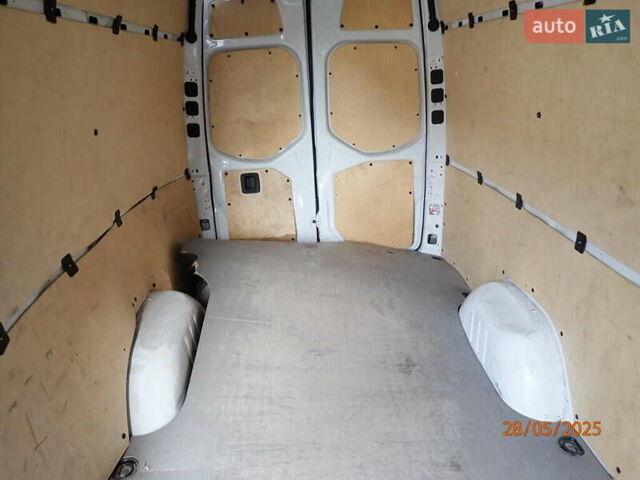 Белый Мерседес Sprinter, объемом двигателя 0 л и пробегом 215 тыс. км за 10713 $, фото 17 на Automoto.ua