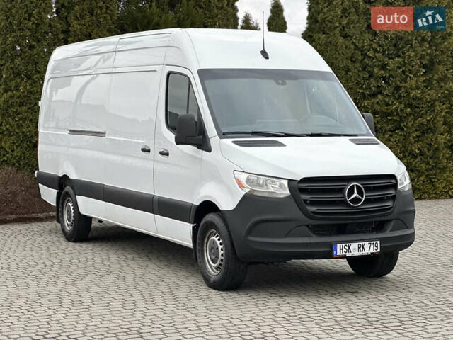 Белый Мерседес Sprinter, объемом двигателя 3 л и пробегом 300 тыс. км за 37500 $, фото 2 на Automoto.ua