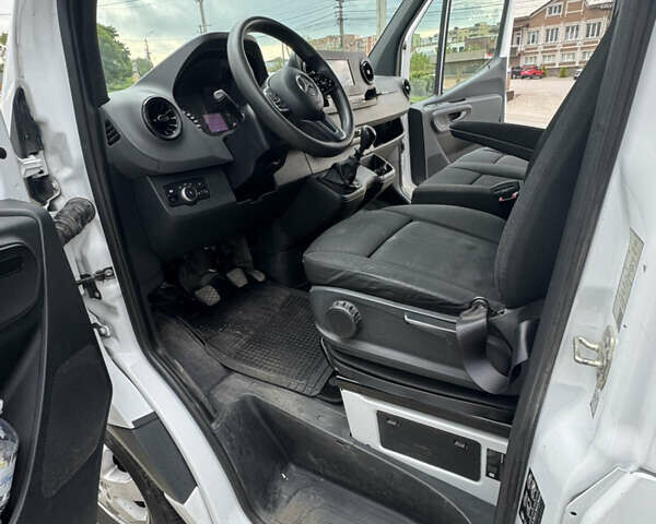 Белый Мерседес Sprinter, объемом двигателя 2.14 л и пробегом 147 тыс. км за 32818 $, фото 9 на Automoto.ua