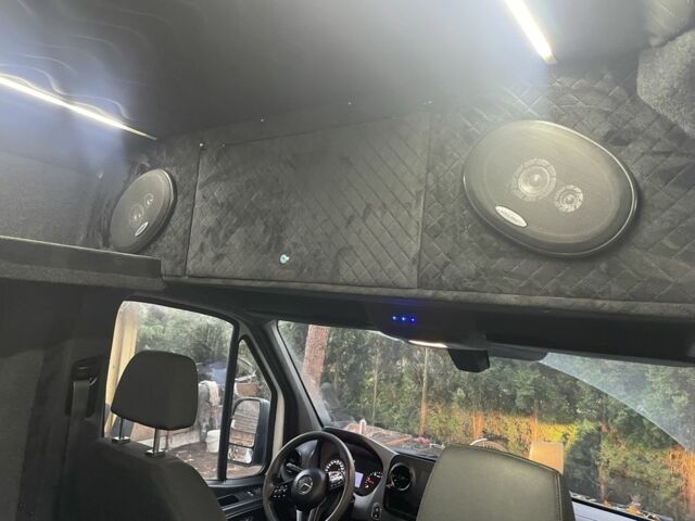 Білий Мерседес Sprinter, об'ємом двигуна 2.2 л та пробігом 350 тис. км за 35318 $, фото 4 на Automoto.ua