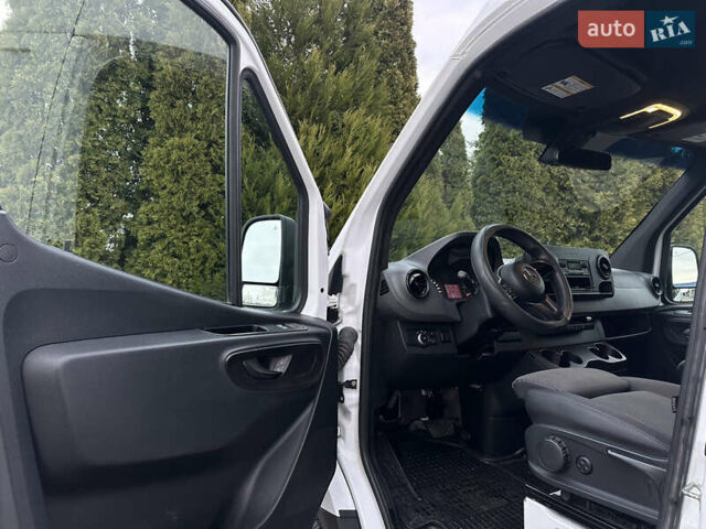 Белый Мерседес Sprinter, объемом двигателя 3 л и пробегом 300 тыс. км за 37500 $, фото 31 на Automoto.ua