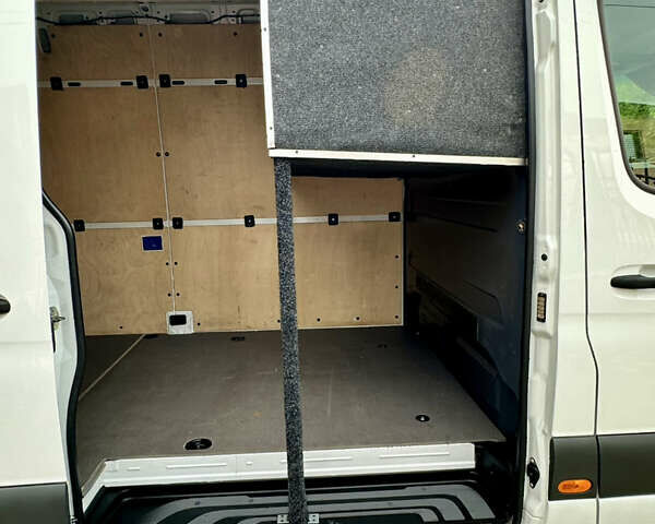 Белый Мерседес Sprinter, объемом двигателя 2.99 л и пробегом 373 тыс. км за 62700 $, фото 24 на Automoto.ua