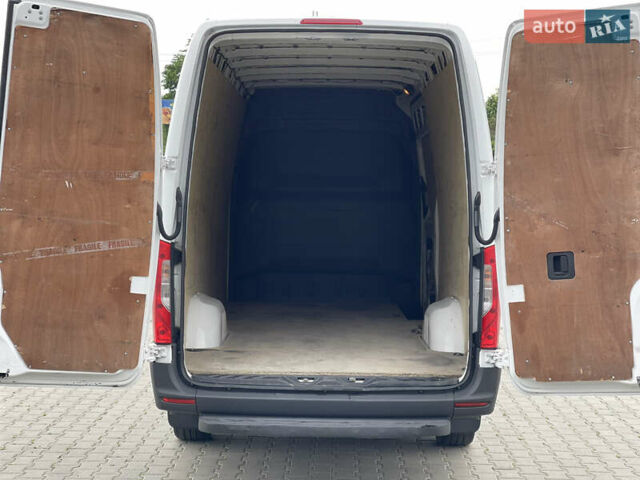 Белый Мерседес Sprinter, объемом двигателя 2.2 л и пробегом 188 тыс. км за 22800 $, фото 23 на Automoto.ua