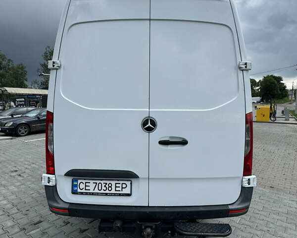Белый Мерседес Sprinter, объемом двигателя 2.14 л и пробегом 147 тыс. км за 32818 $, фото 3 на Automoto.ua
