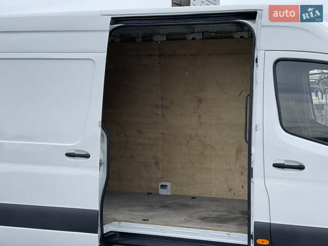 Белый Мерседес Sprinter, объемом двигателя 2.2 л и пробегом 188 тыс. км за 22800 $, фото 22 на Automoto.ua