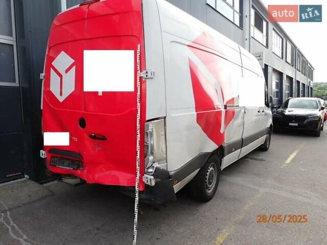 Белый Мерседес Sprinter, объемом двигателя 0 л и пробегом 215 тыс. км за 10713 $, фото 2 на Automoto.ua