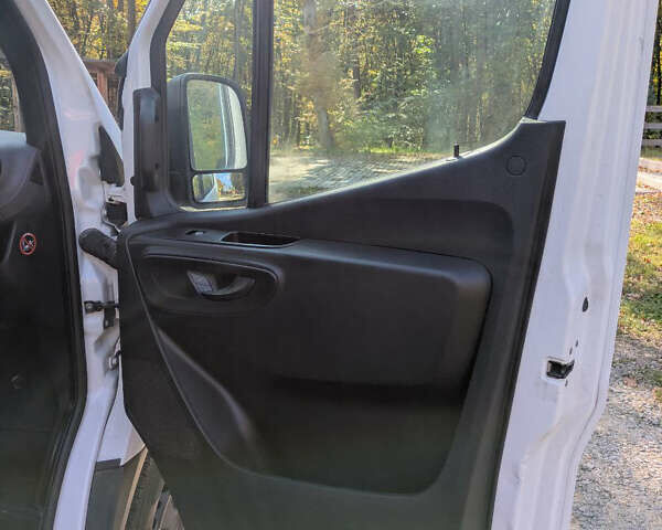 Белый Мерседес Sprinter, объемом двигателя 3 л и пробегом 157 тыс. км за 35000 $, фото 16 на Automoto.ua