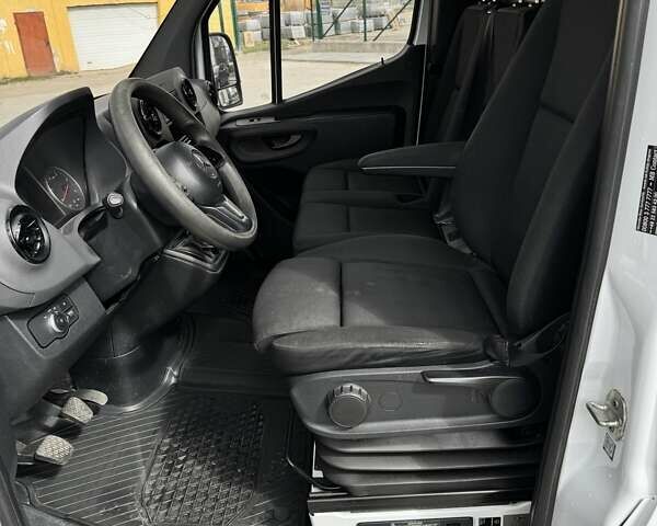 Белый Мерседес Sprinter, объемом двигателя 3 л и пробегом 260 тыс. км за 34850 $, фото 11 на Automoto.ua