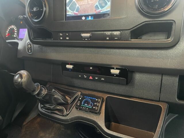 Білий Мерседес Sprinter, об'ємом двигуна 2.2 л та пробігом 350 тис. км за 35318 $, фото 10 на Automoto.ua