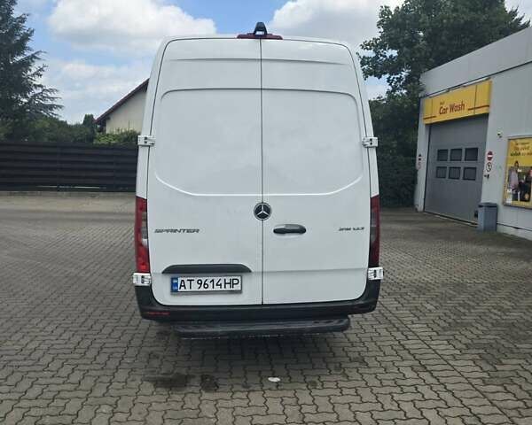 Белый Мерседес Sprinter, объемом двигателя 2.14 л и пробегом 335 тыс. км за 34261 $, фото 7 на Automoto.ua
