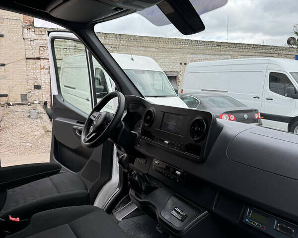 Белый Мерседес Sprinter, объемом двигателя 2.2 л и пробегом 299 тыс. км за 25600 $, фото 29 на Automoto.ua