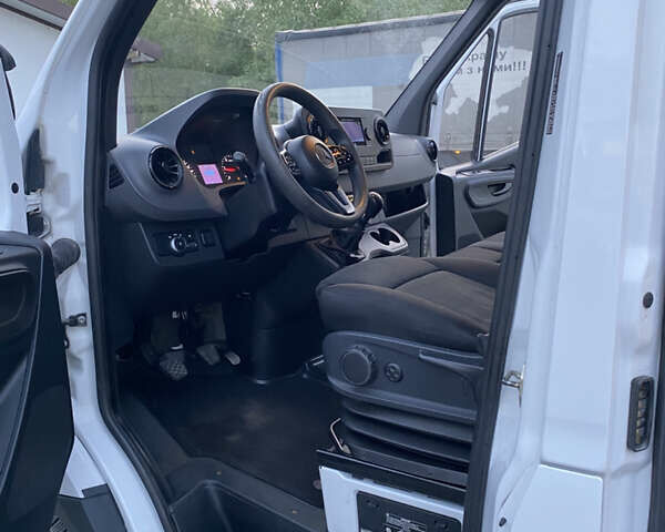 Белый Мерседес Sprinter, объемом двигателя 2.1 л и пробегом 275 тыс. км за 22900 $, фото 12 на Automoto.ua