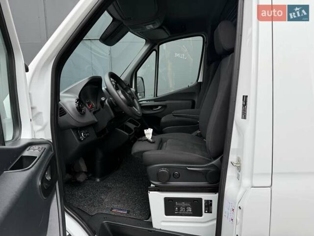 Белый Мерседес Sprinter, объемом двигателя 2.2 л и пробегом 287 тыс. км за 25450 $, фото 18 на Automoto.ua