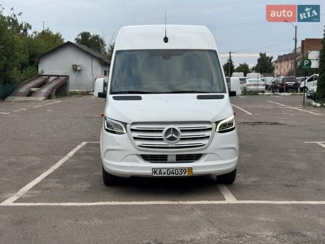 Белый Мерседес Sprinter, объемом двигателя 2.2 л и пробегом 243 тыс. км за 25800 $, фото 3 на Automoto.ua