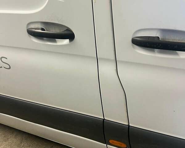 Белый Мерседес Sprinter, объемом двигателя 0 л и пробегом 215 тыс. км за 10713 $, фото 35 на Automoto.ua