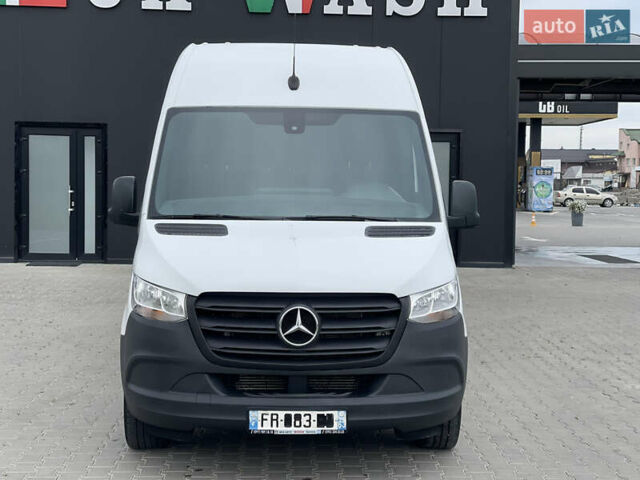 Белый Мерседес Sprinter, объемом двигателя 2.2 л и пробегом 188 тыс. км за 22800 $, фото 2 на Automoto.ua