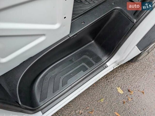 Білий Мерседес Sprinter, об'ємом двигуна 2.2 л та пробігом 291 тис. км за 25999 $, фото 81 на Automoto.ua