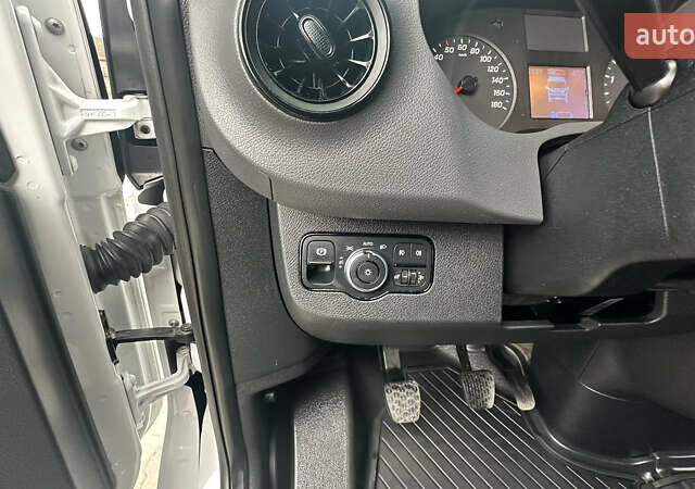 Белый Мерседес Sprinter, объемом двигателя 2.14 л и пробегом 290 тыс. км за 23070 $, фото 13 на Automoto.ua