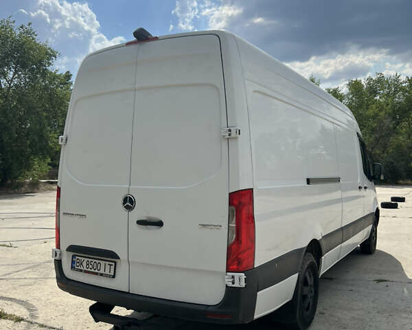 Белый Мерседес Sprinter, объемом двигателя 2.99 л и пробегом 32 тыс. км за 49900 $, фото 5 на Automoto.ua