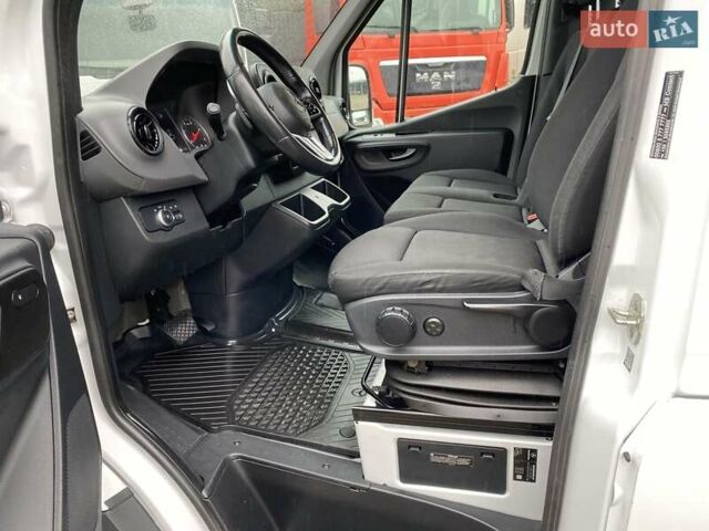 Белый Мерседес Sprinter, объемом двигателя 2.2 л и пробегом 194 тыс. км за 29850 $, фото 39 на Automoto.ua