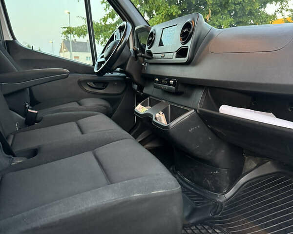 Білий Мерседес Sprinter, об'ємом двигуна 2.2 л та пробігом 201 тис. км за 25000 $, фото 21 на Automoto.ua