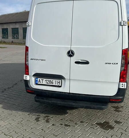 Белый Мерседес Sprinter, объемом двигателя 2.14 л и пробегом 327 тыс. км за 21800 $, фото 3 на Automoto.ua