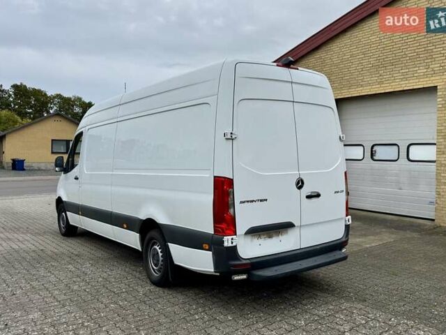 Белый Мерседес Sprinter, объемом двигателя 2.14 л и пробегом 352 тыс. км за 27800 $, фото 2 на Automoto.ua