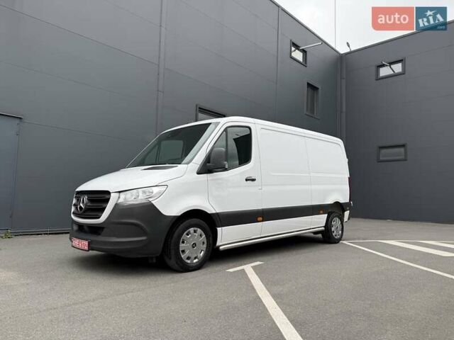 Белый Мерседес Sprinter, объемом двигателя 2.2 л и пробегом 287 тыс. км за 25450 $, фото 2 на Automoto.ua