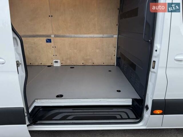 Белый Мерседес Sprinter, объемом двигателя 2.2 л и пробегом 243 тыс. км за 25800 $, фото 56 на Automoto.ua