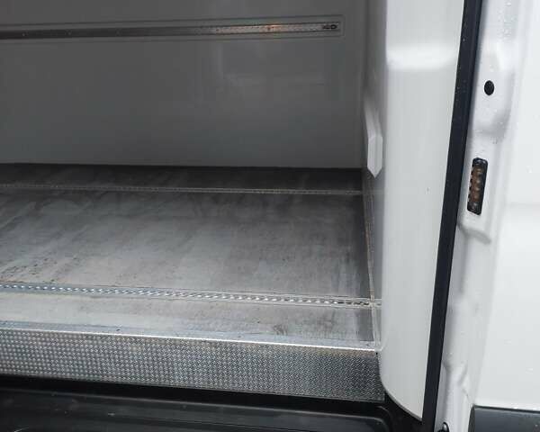 Белый Мерседес Sprinter, объемом двигателя 2.2 л и пробегом 297 тыс. км за 26700 $, фото 11 на Automoto.ua