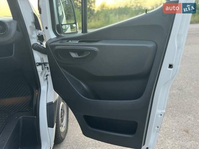 Белый Мерседес Sprinter, объемом двигателя 2.2 л и пробегом 267 тыс. км за 28900 $, фото 61 на Automoto.ua
