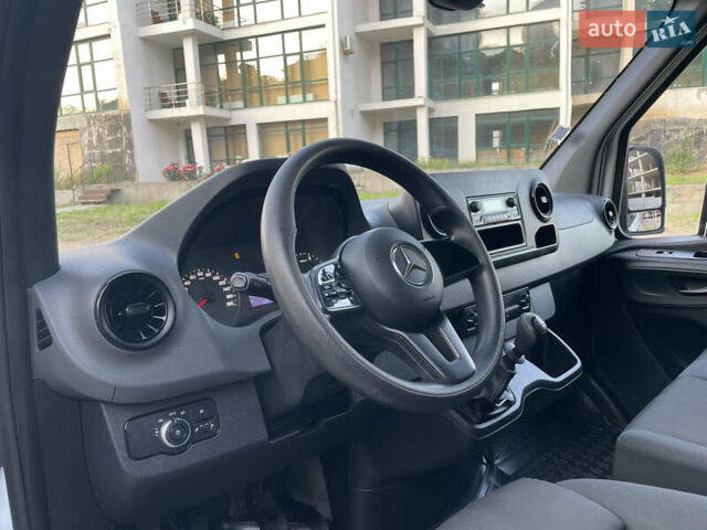 Белый Мерседес Sprinter, объемом двигателя 2.2 л и пробегом 267 тыс. км за 20999 $, фото 29 на Automoto.ua