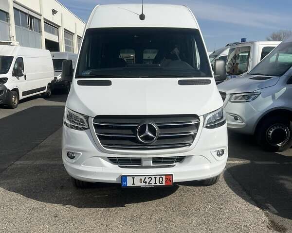 Белый Мерседес Sprinter, объемом двигателя 2.99 л и пробегом 1 тыс. км за 77000 $, фото 2 на Automoto.ua