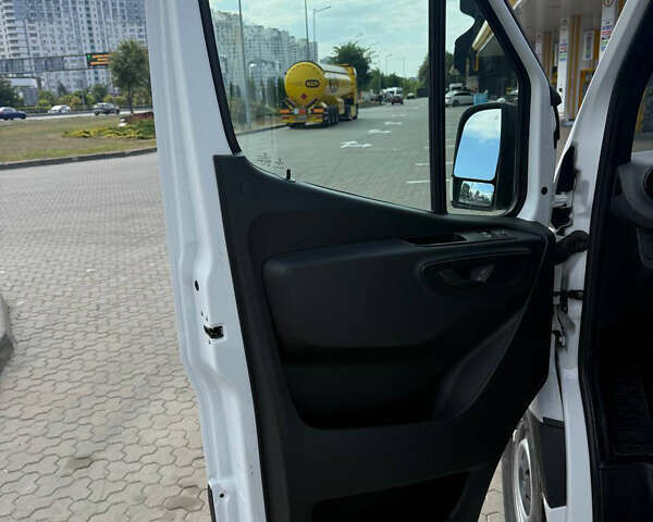 Белый Мерседес Sprinter, объемом двигателя 3 л и пробегом 69 тыс. км за 46999 $, фото 9 на Automoto.ua