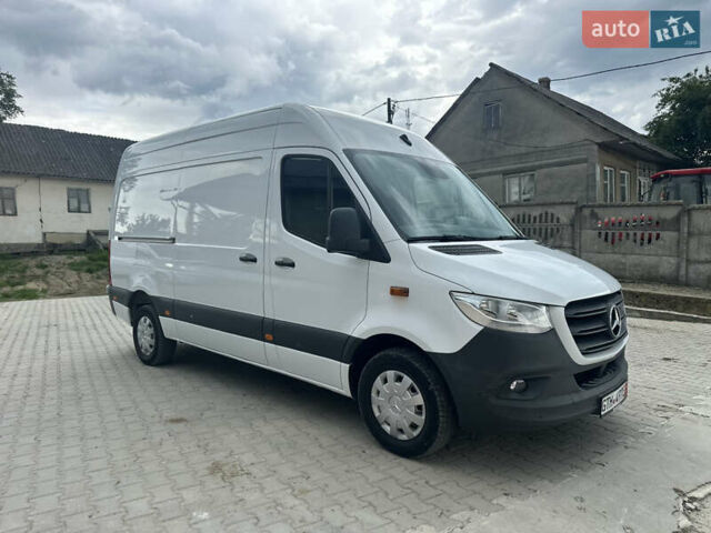 Белый Мерседес Sprinter, объемом двигателя 2.14 л и пробегом 290 тыс. км за 23070 $, фото 2 на Automoto.ua
