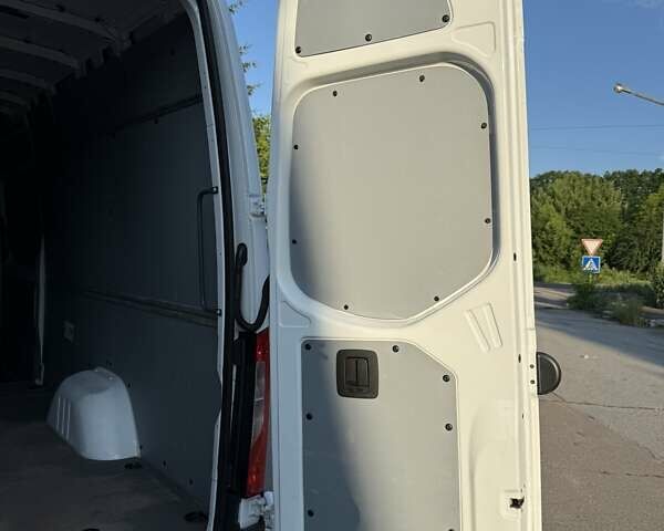 Белый Мерседес Sprinter, объемом двигателя 0 л и пробегом 290 тыс. км за 25000 $, фото 38 на Automoto.ua