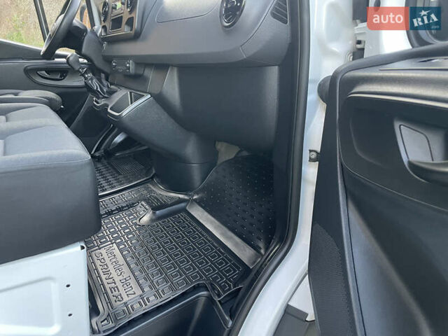 Белый Мерседес Sprinter, объемом двигателя 2.2 л и пробегом 267 тыс. км за 20999 $, фото 50 на Automoto.ua