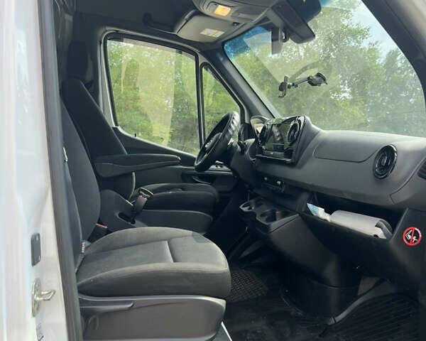 Белый Мерседес Sprinter, объемом двигателя 2.99 л и пробегом 32 тыс. км за 49900 $, фото 18 на Automoto.ua