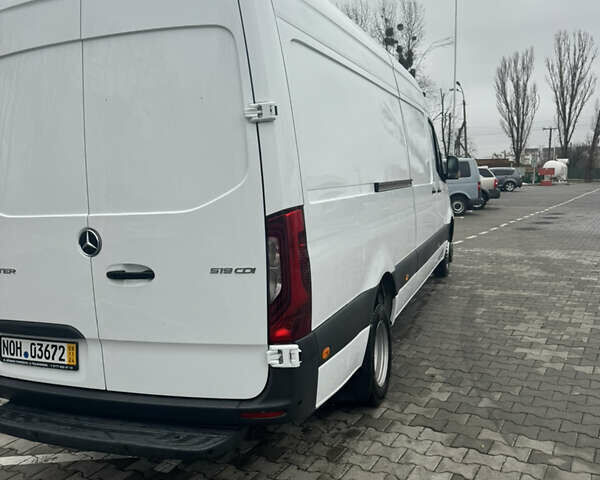 Белый Мерседес Sprinter, объемом двигателя 2.99 л и пробегом 372 тыс. км за 44686 $, фото 8 на Automoto.ua