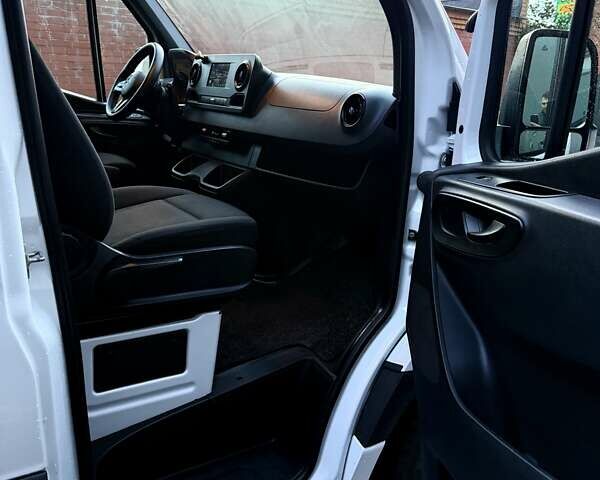 Мерседес Sprinter 2020 в Киеве на Automoto.ua Белый Мерседес Sprinter, объемом двигателя 2.2 л и пробегом 288 тыс. км за 23850 $, фото 36 на Automoto.ua