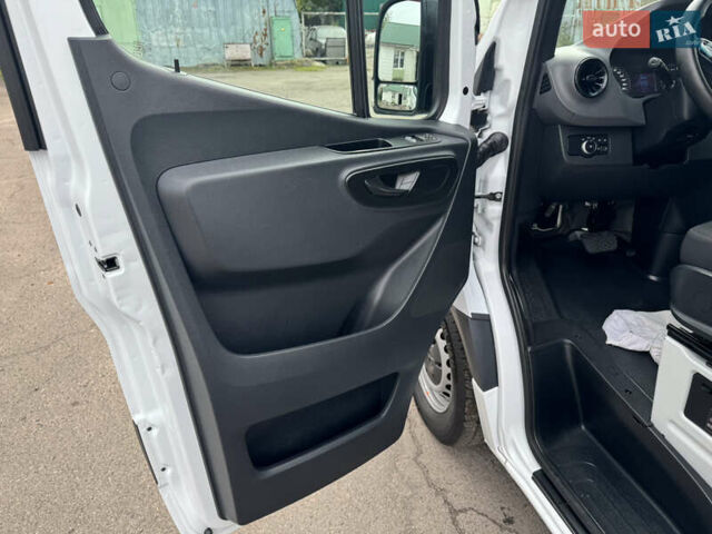 Белый Мерседес Sprinter, объемом двигателя 2.2 л и пробегом 245 тыс. км за 26900 $, фото 8 на Automoto.ua