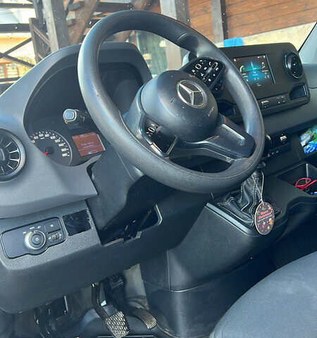 Белый Мерседес Sprinter, объемом двигателя 2.14 л и пробегом 327 тыс. км за 21800 $, фото 4 на Automoto.ua