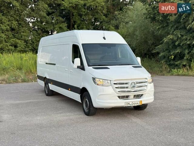 Белый Мерседес Sprinter, объемом двигателя 2.2 л и пробегом 267 тыс. км за 28900 $, фото 2 на Automoto.ua