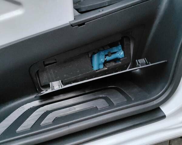 Білий Мерседес Sprinter, об'ємом двигуна 3 л та пробігом 360 тис. км за 33098 $, фото 28 на Automoto.ua