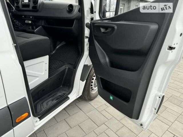 Белый Мерседес Sprinter, объемом двигателя 3 л и пробегом 260 тыс. км за 34850 $, фото 17 на Automoto.ua